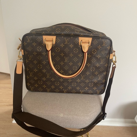 Authentic Louis Vuitton                          made in France. - Picture 3 of 10